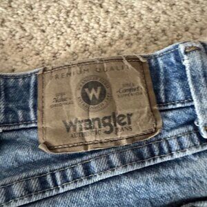 Cut Off Wrangler Size 40 Flex Waist